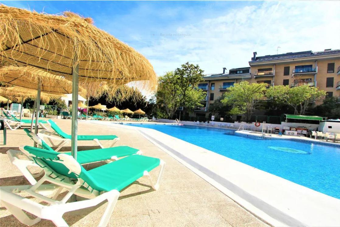 Piso En Alquiler En Benalmadena Costaアパートメント エクステリア 写真