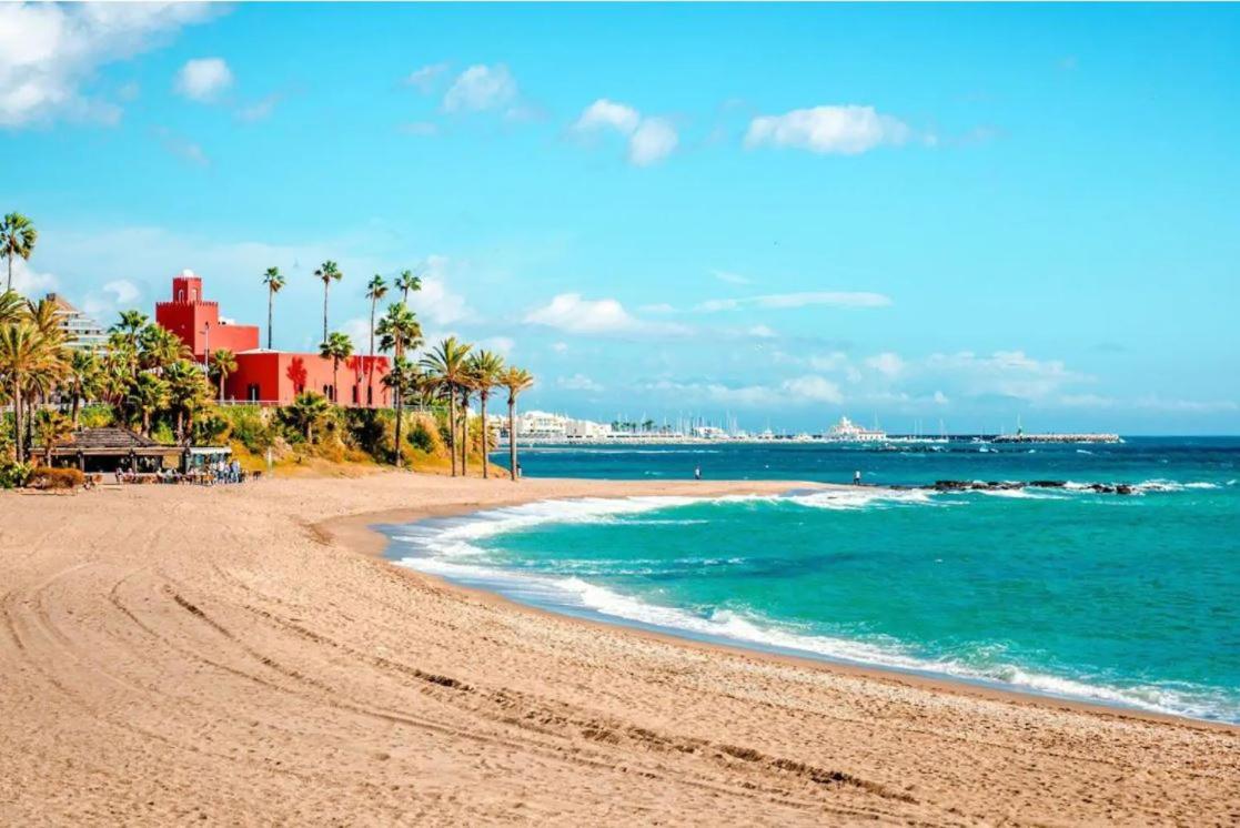 Piso En Alquiler En Benalmadena Costaアパートメント エクステリア 写真