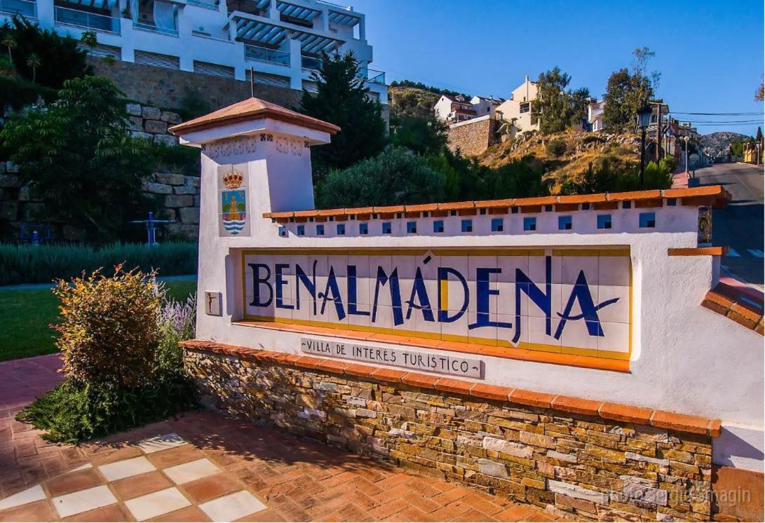 Piso En Alquiler En Benalmadena Costaアパートメント エクステリア 写真